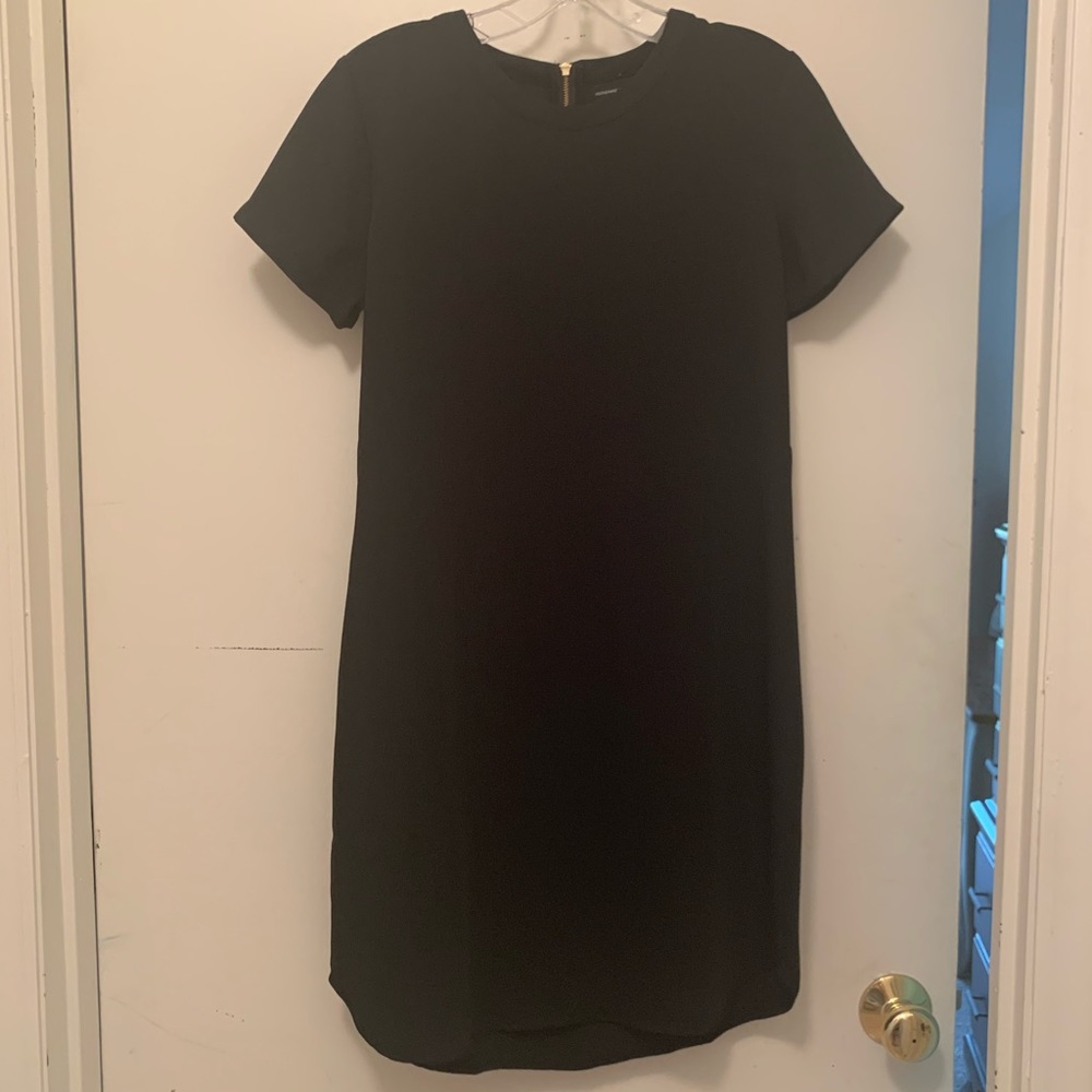 Black short sleeve shirttail hem dress size 4